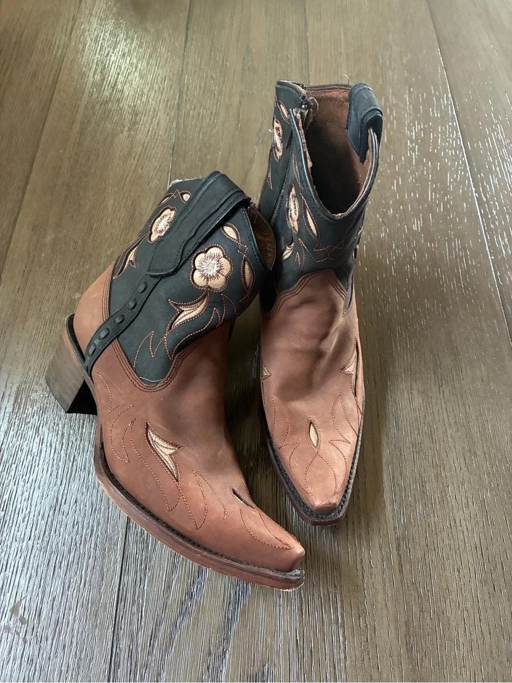Circle G Floral Embroidery Western Boots